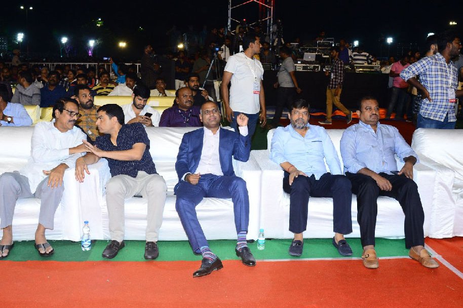 Maharshi-Movie-Pre-Release-Event